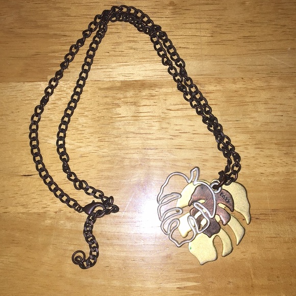 FOXY monstera leaf 🍁 🌿🍃🍂 necklace. - Picture 3 of 5